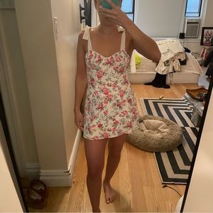 Beginning boutique AUS6 floral mini dress with bowtie straps and zipper back
